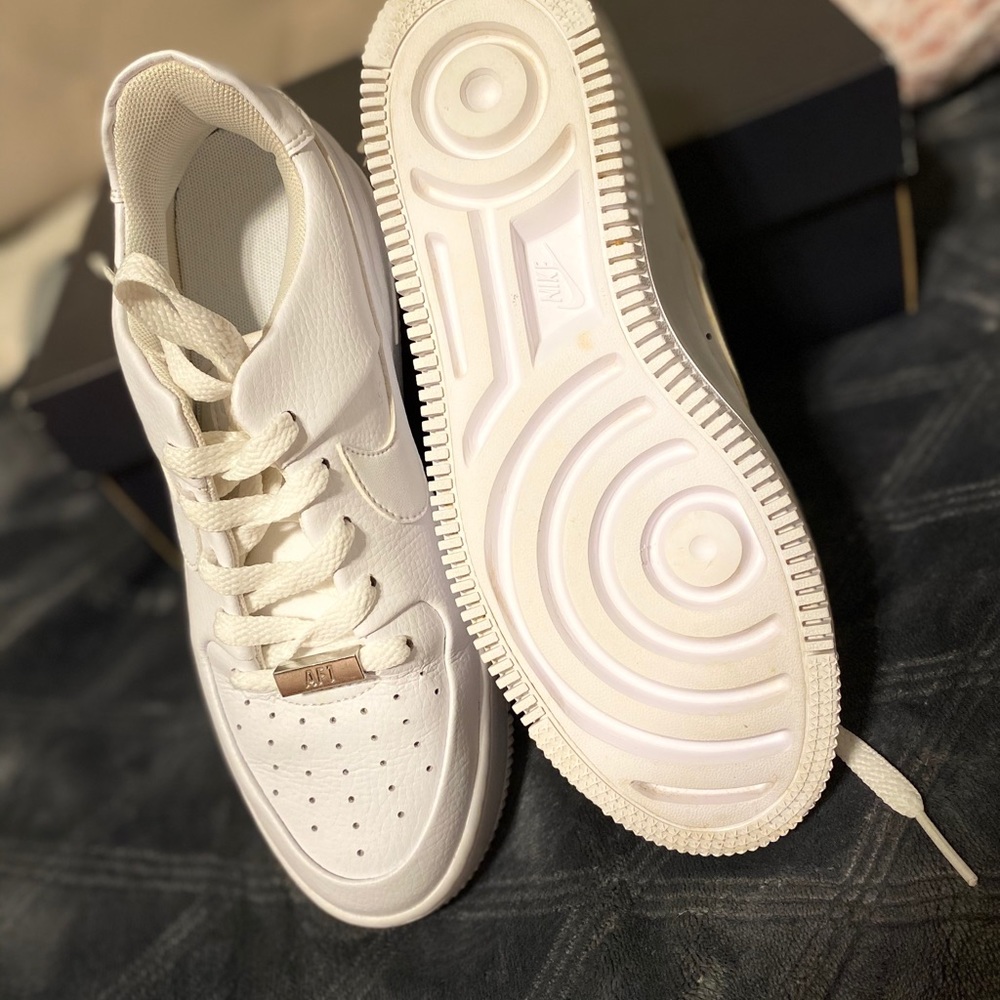 AF1 - Picture 2 of 3